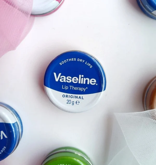 بالم لب وازلین مدل ساده در آبی