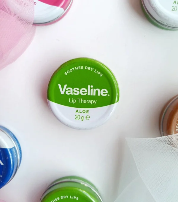 بالم لب کاسه ای آلوئه ورا وازلین